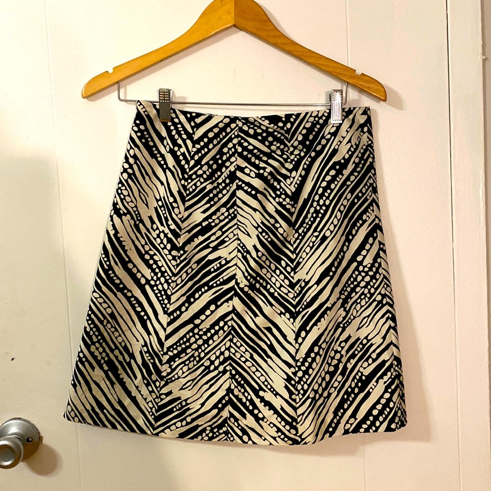 Lightweight a-line work skirt with black and white pattern The Limited size 2
